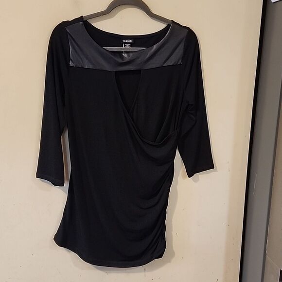 COPY - Cute Torrid top large - Picture 1 of 5